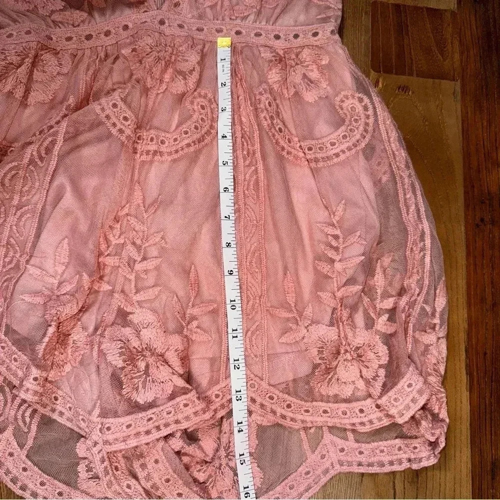 ✨HP9/25✨ Honey Punch Embroidered Lace Romper Mauve Pink - Size M - Picture 6 of 8